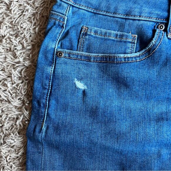 NWT! Sonoma Medium Wash Distressed High Rise Shorts Size 24W - Picture 3 of 7